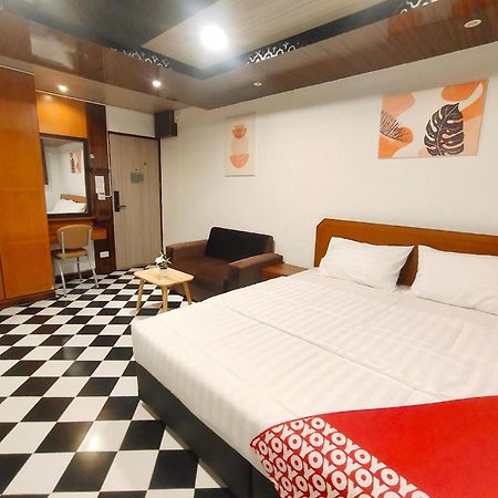 Oyo 75446 Travis Inthamara 49 Hotel กรุงเทพมหานคร ภายนอก รูปภาพ