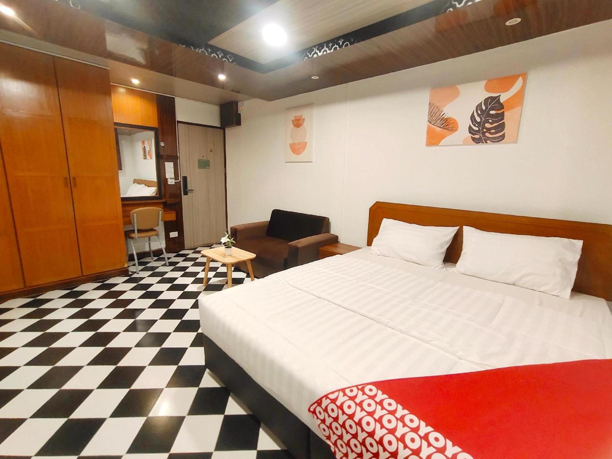 Oyo 75446 Travis Inthamara 49 Hotel กรุงเทพมหานคร ภายนอก รูปภาพ