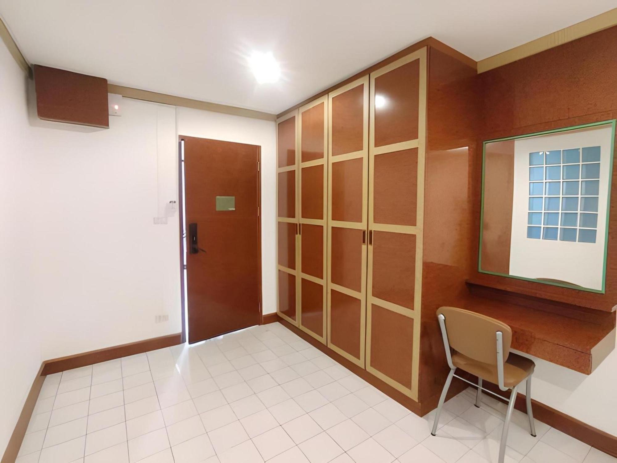 Oyo 75446 Travis Inthamara 49 Hotel กรุงเทพมหานคร ภายนอก รูปภาพ