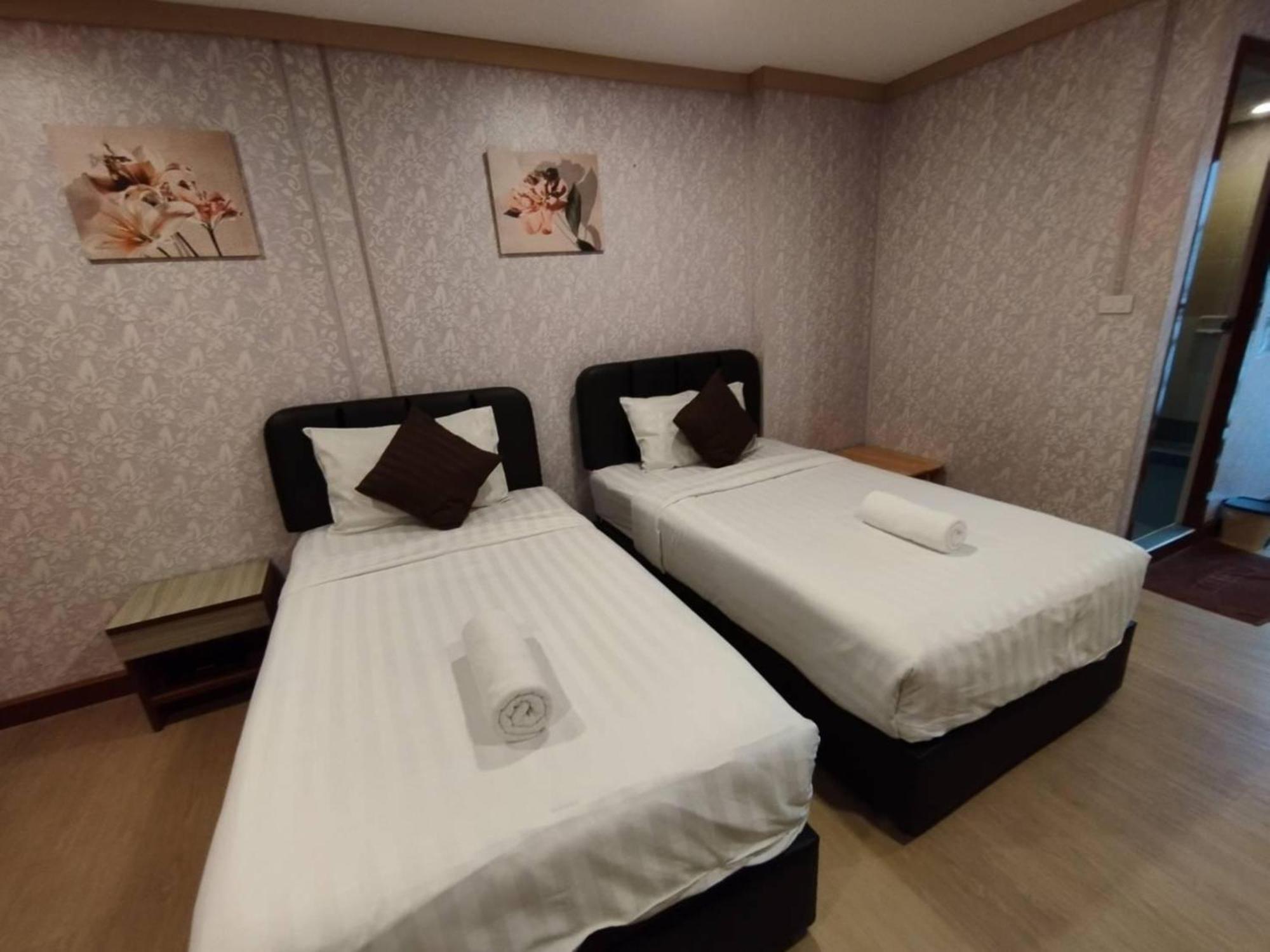 Oyo 75446 Travis Inthamara 49 Hotel กรุงเทพมหานคร ภายนอก รูปภาพ