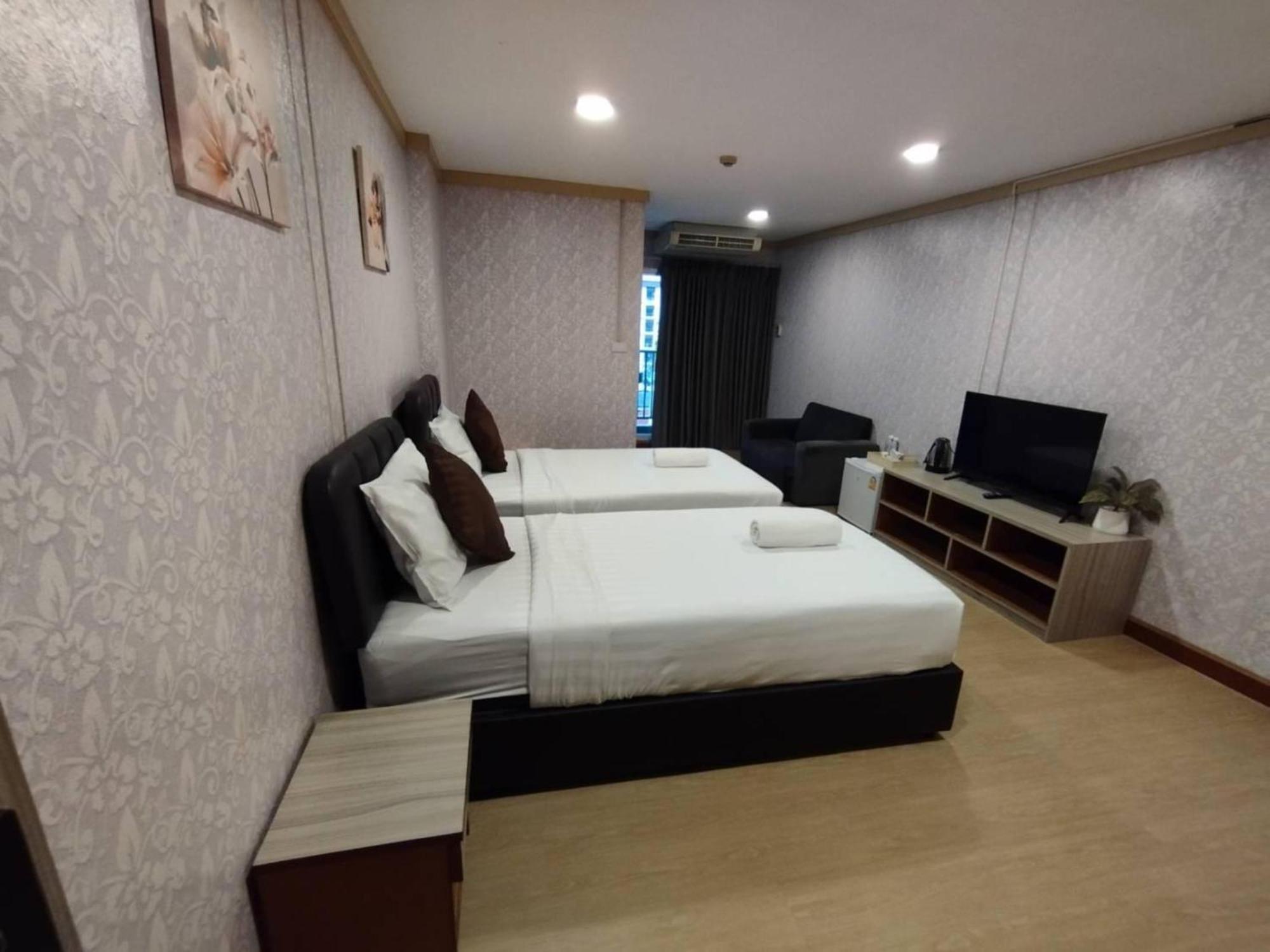 Oyo 75446 Travis Inthamara 49 Hotel กรุงเทพมหานคร ภายนอก รูปภาพ