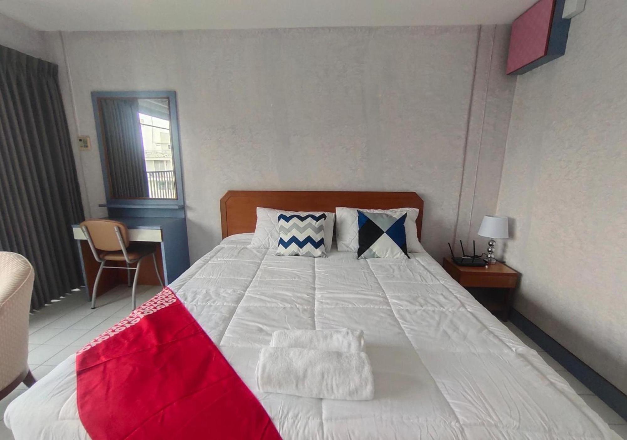 Oyo 75446 Travis Inthamara 49 Hotel กรุงเทพมหานคร ภายนอก รูปภาพ