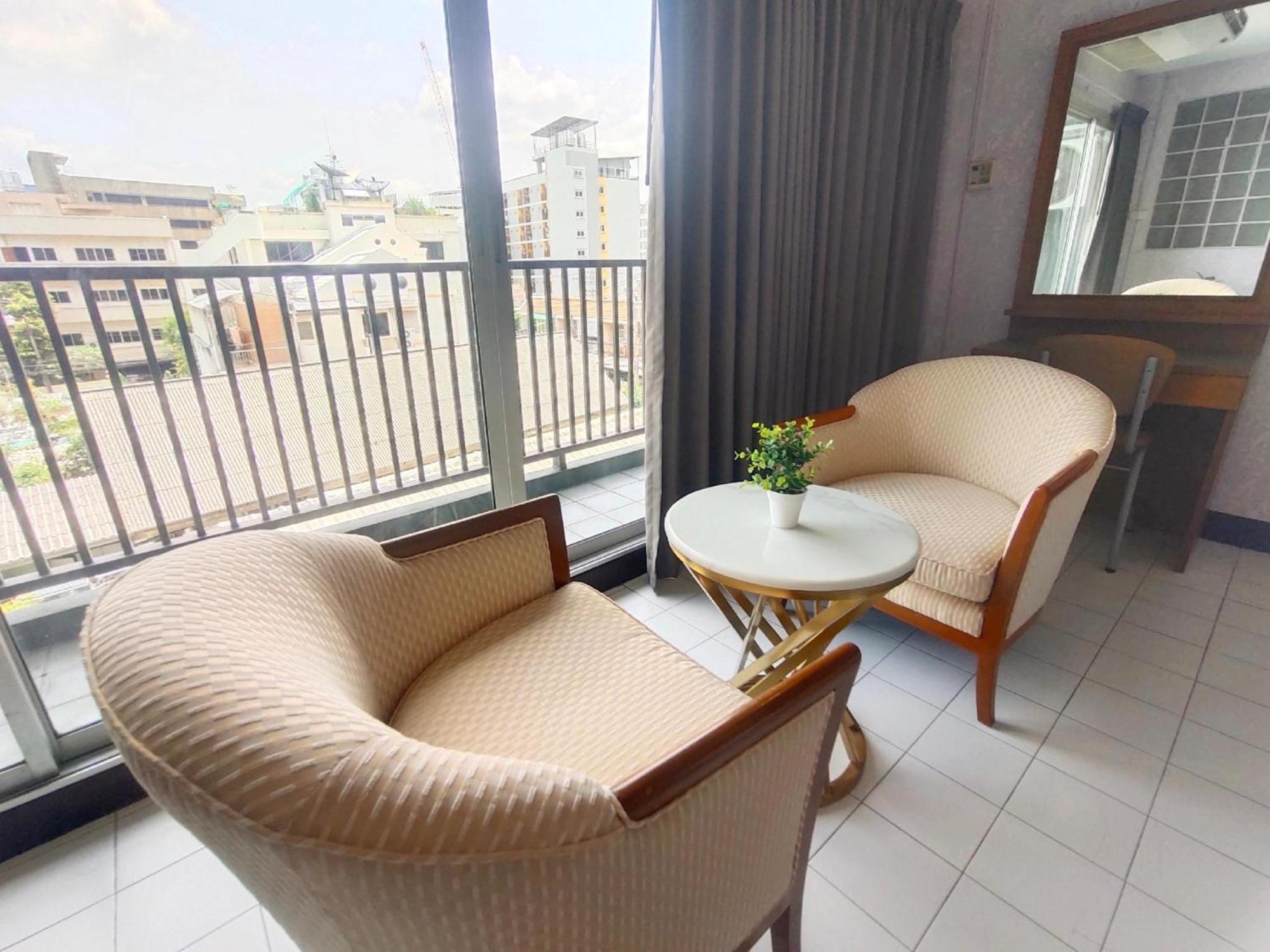 Oyo 75446 Travis Inthamara 49 Hotel กรุงเทพมหานคร ภายนอก รูปภาพ