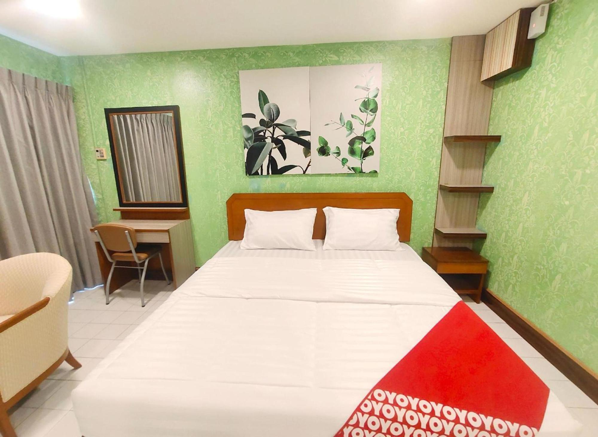 Oyo 75446 Travis Inthamara 49 Hotel กรุงเทพมหานคร ภายนอก รูปภาพ