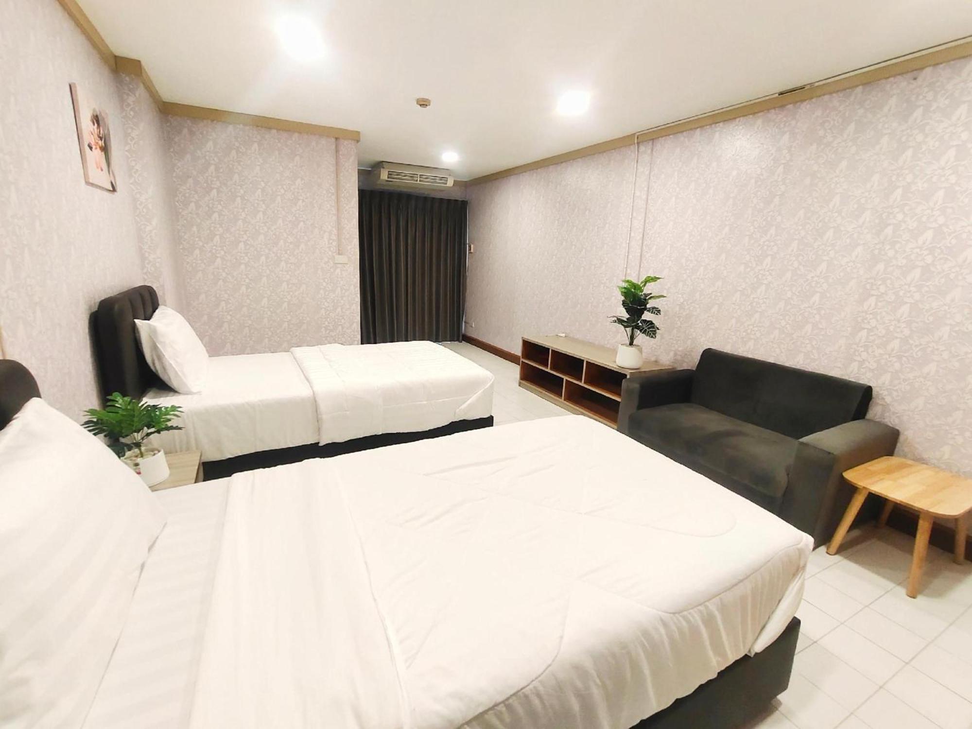 Oyo 75446 Travis Inthamara 49 Hotel กรุงเทพมหานคร ภายนอก รูปภาพ