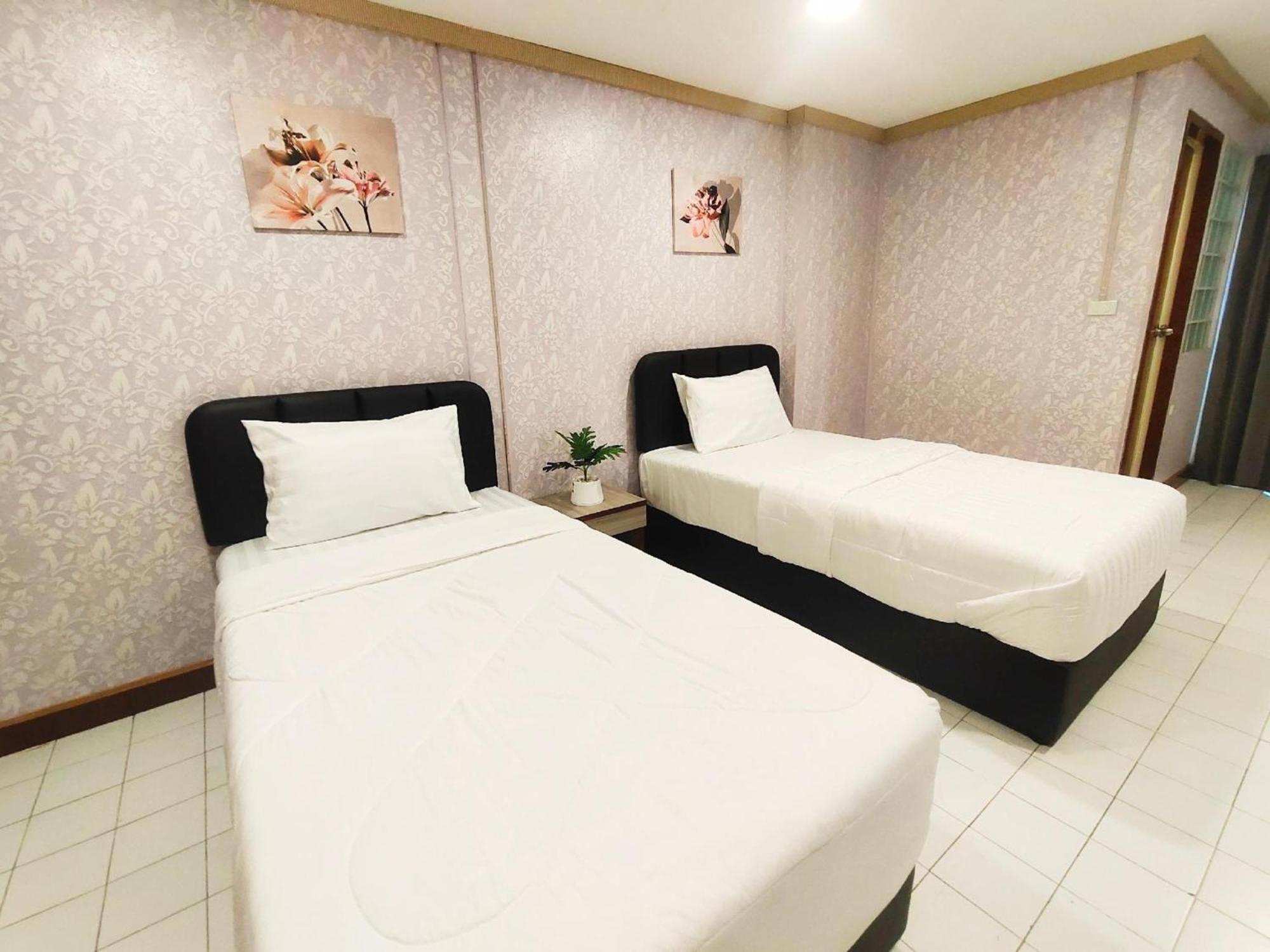 Oyo 75446 Travis Inthamara 49 Hotel กรุงเทพมหานคร ภายนอก รูปภาพ