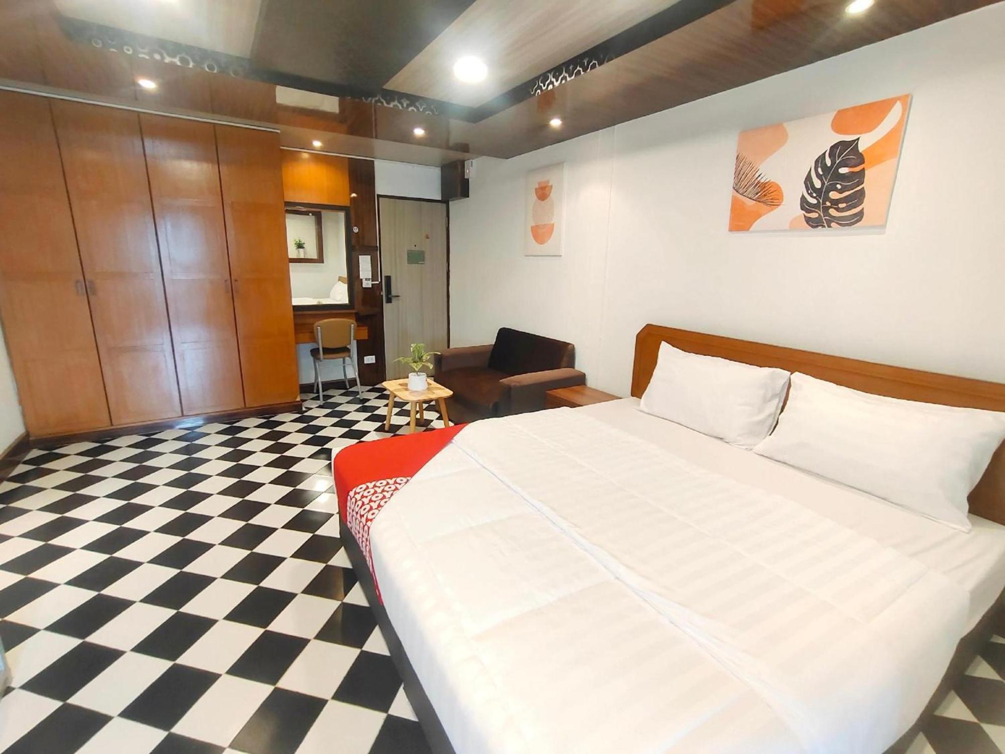 Oyo 75446 Travis Inthamara 49 Hotel กรุงเทพมหานคร ภายนอก รูปภาพ