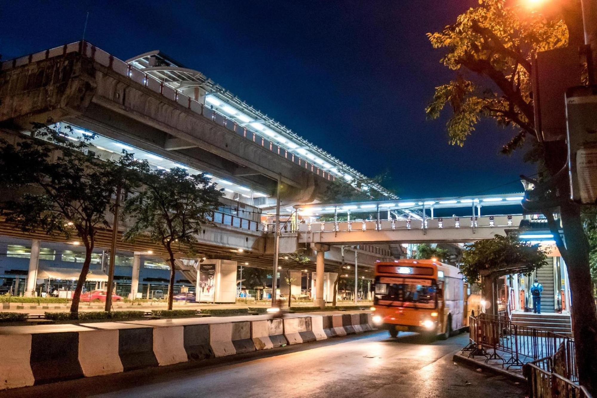 Oyo 75446 Travis Inthamara 49 Hotel กรุงเทพมหานคร ภายนอก รูปภาพ