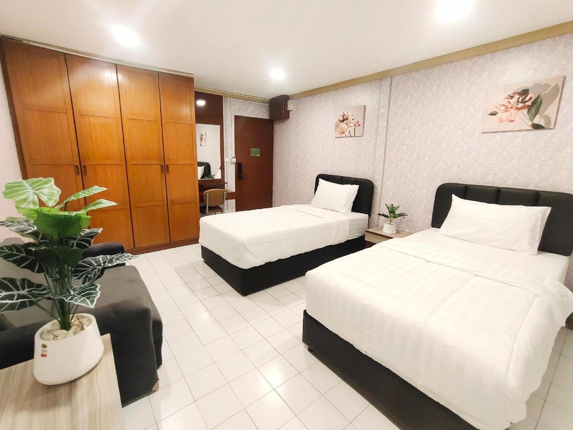 Oyo 75446 Travis Inthamara 49 Hotel กรุงเทพมหานคร ภายนอก รูปภาพ