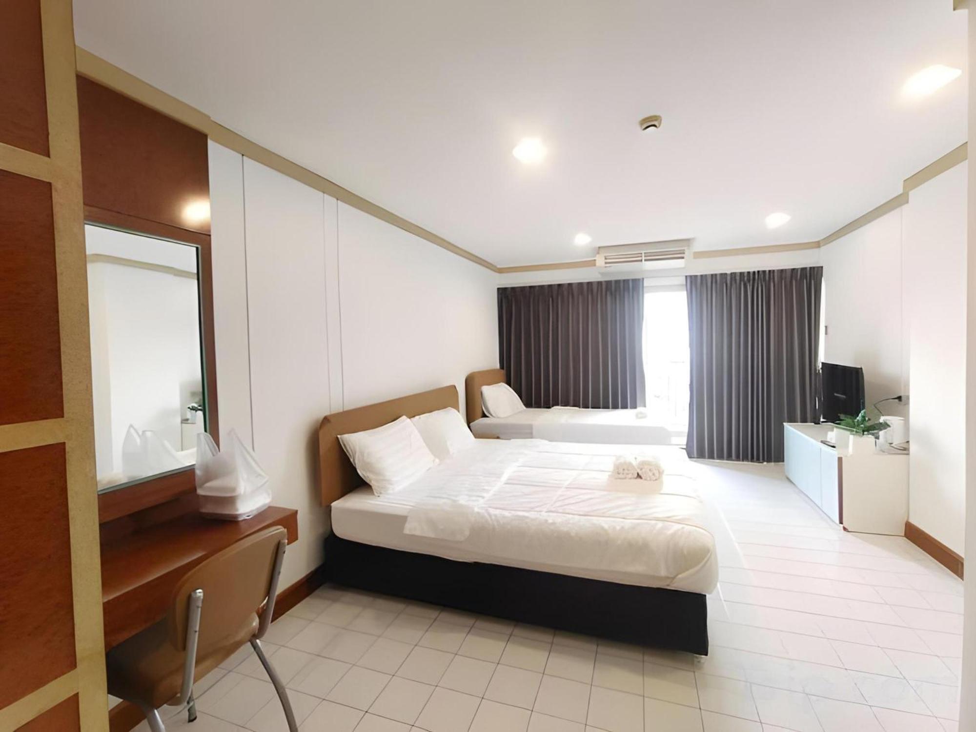 Oyo 75446 Travis Inthamara 49 Hotel กรุงเทพมหานคร ภายนอก รูปภาพ
