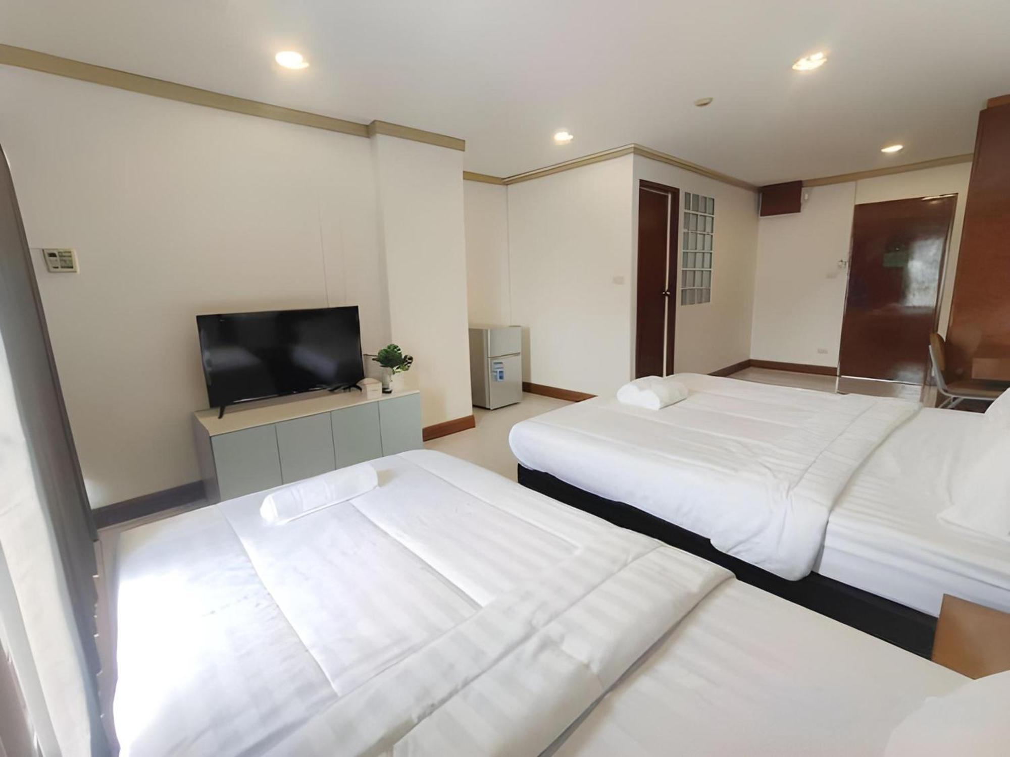 Oyo 75446 Travis Inthamara 49 Hotel กรุงเทพมหานคร ภายนอก รูปภาพ