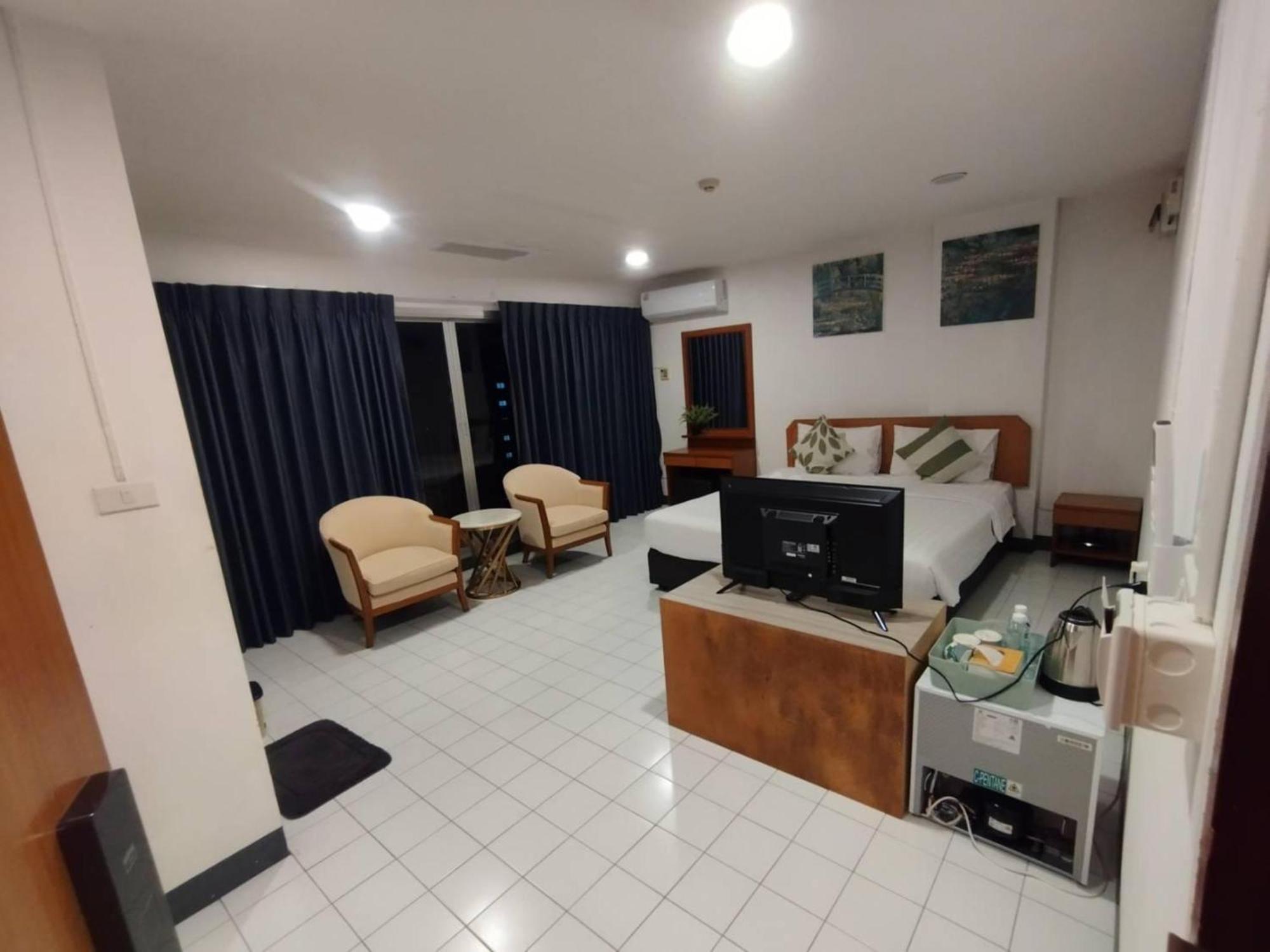 Oyo 75446 Travis Inthamara 49 Hotel กรุงเทพมหานคร ภายนอก รูปภาพ