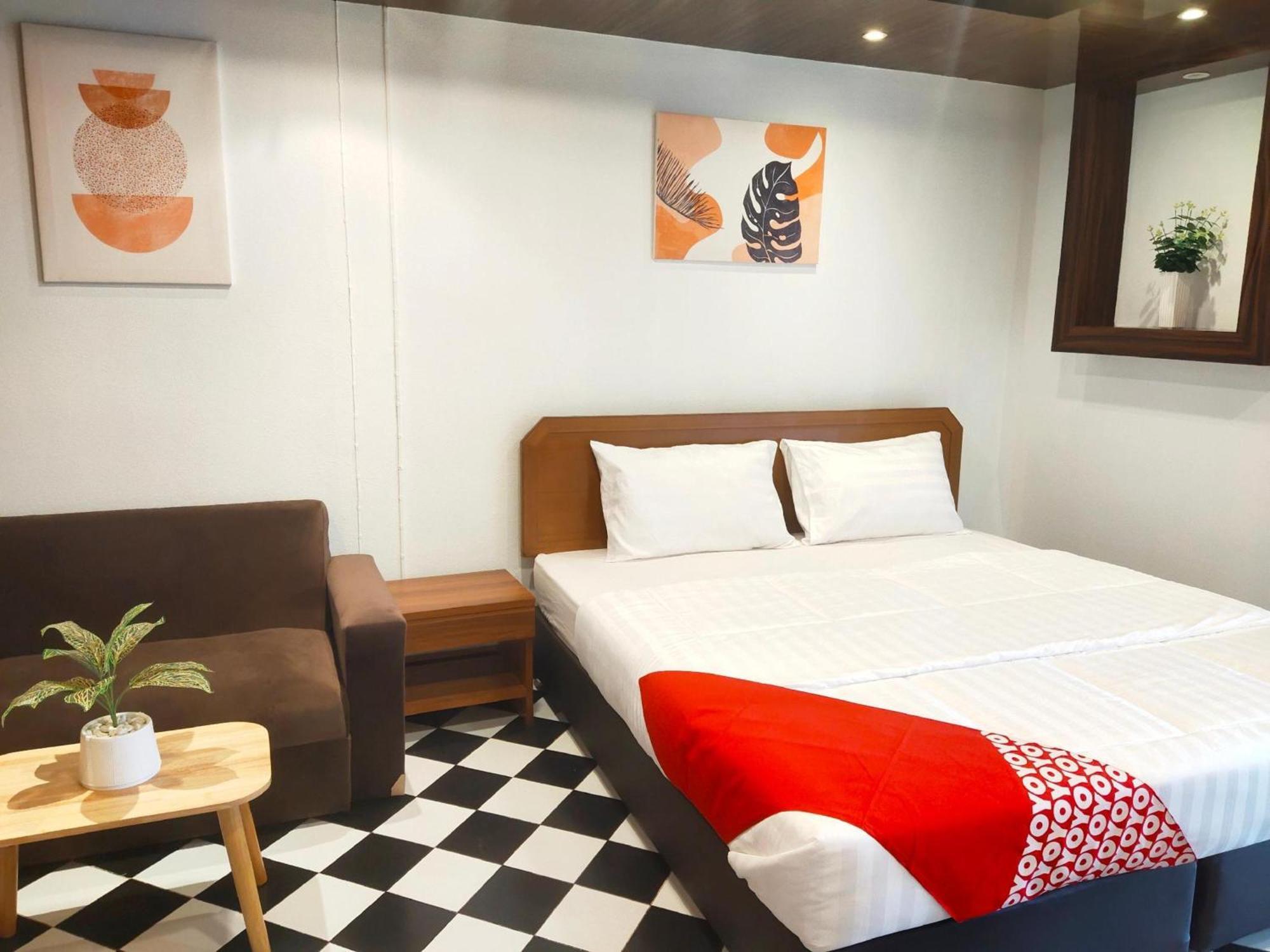 Oyo 75446 Travis Inthamara 49 Hotel กรุงเทพมหานคร ภายนอก รูปภาพ