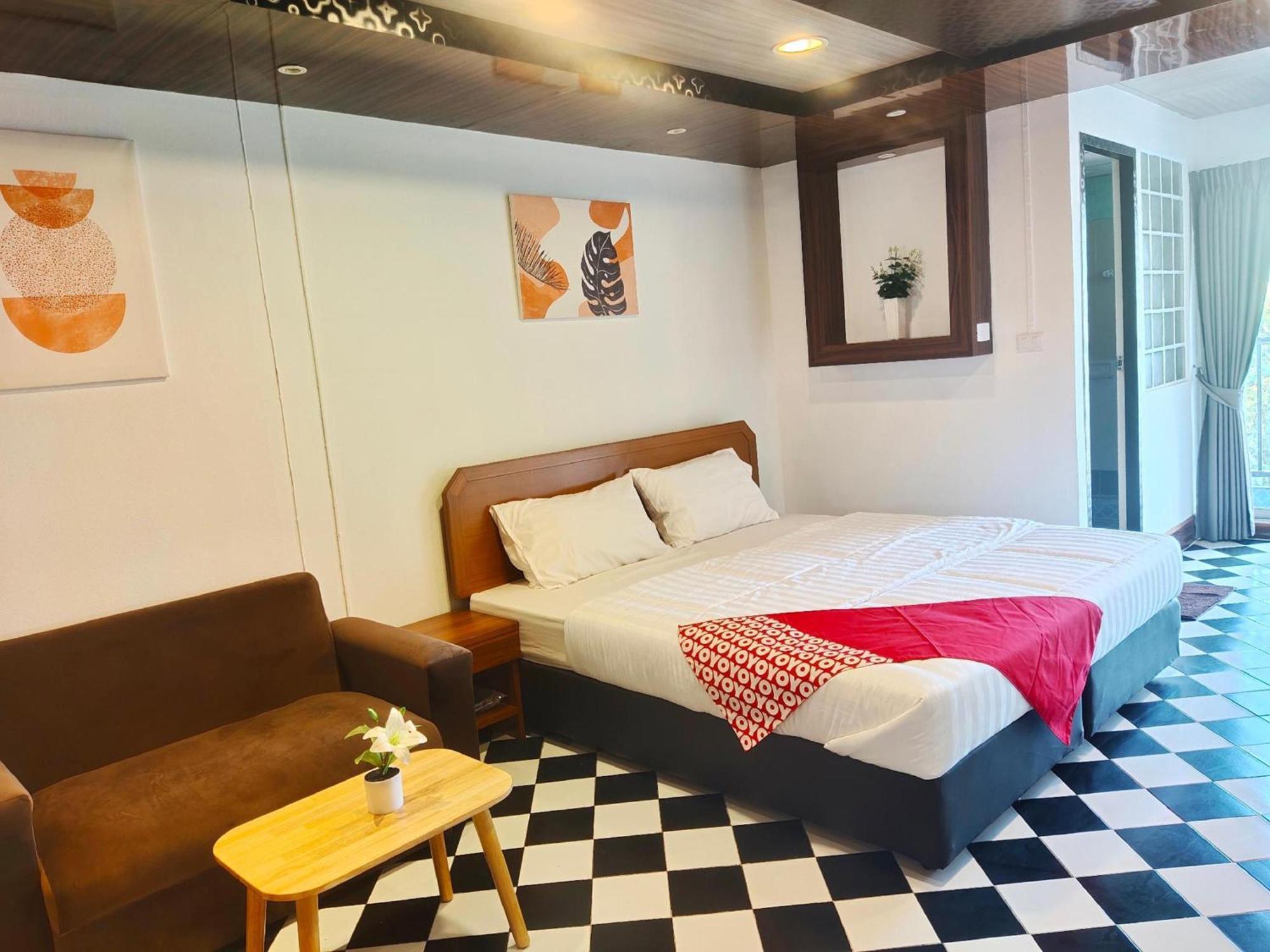 Oyo 75446 Travis Inthamara 49 Hotel กรุงเทพมหานคร ภายนอก รูปภาพ