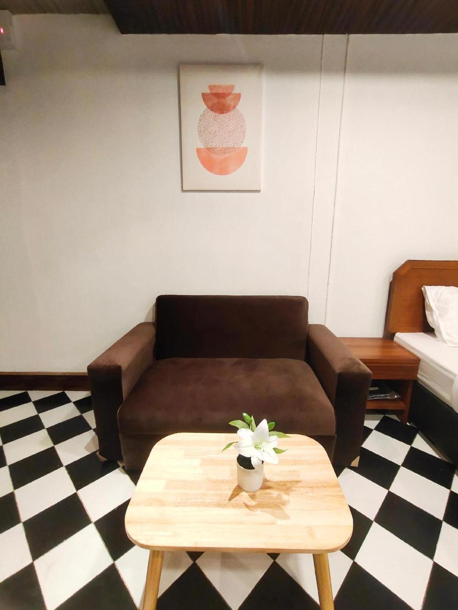 Oyo 75446 Travis Inthamara 49 Hotel กรุงเทพมหานคร ภายนอก รูปภาพ