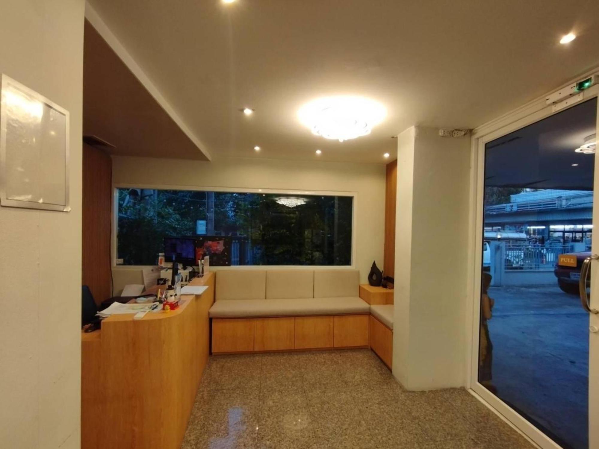 Oyo 75446 Travis Inthamara 49 Hotel กรุงเทพมหานคร ภายนอก รูปภาพ