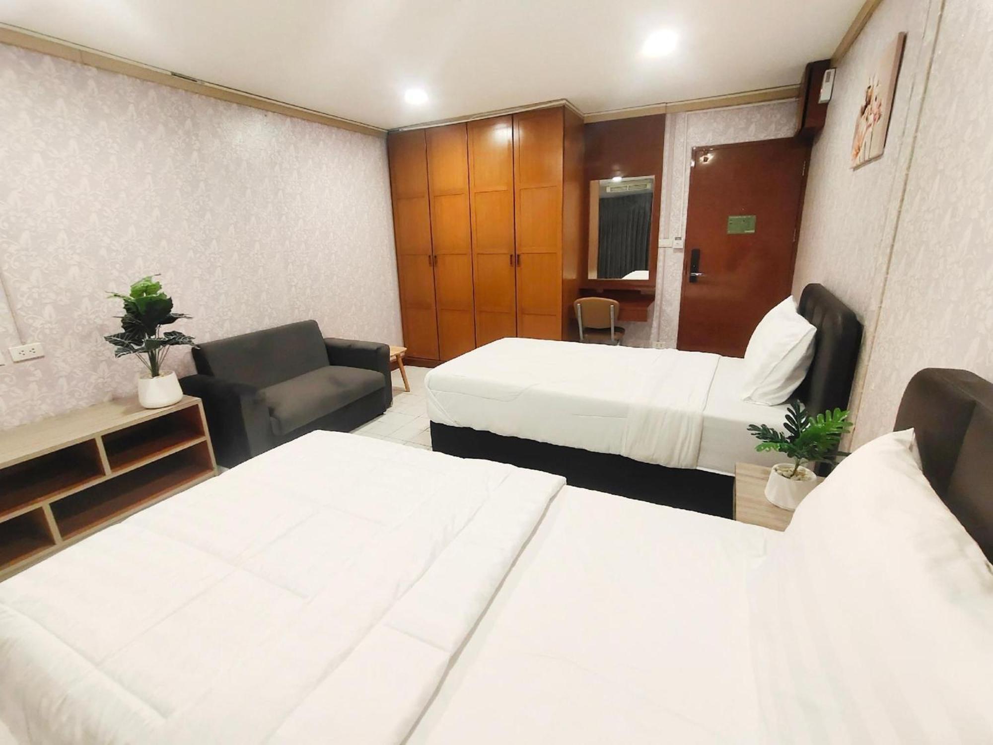 Oyo 75446 Travis Inthamara 49 Hotel กรุงเทพมหานคร ภายนอก รูปภาพ
