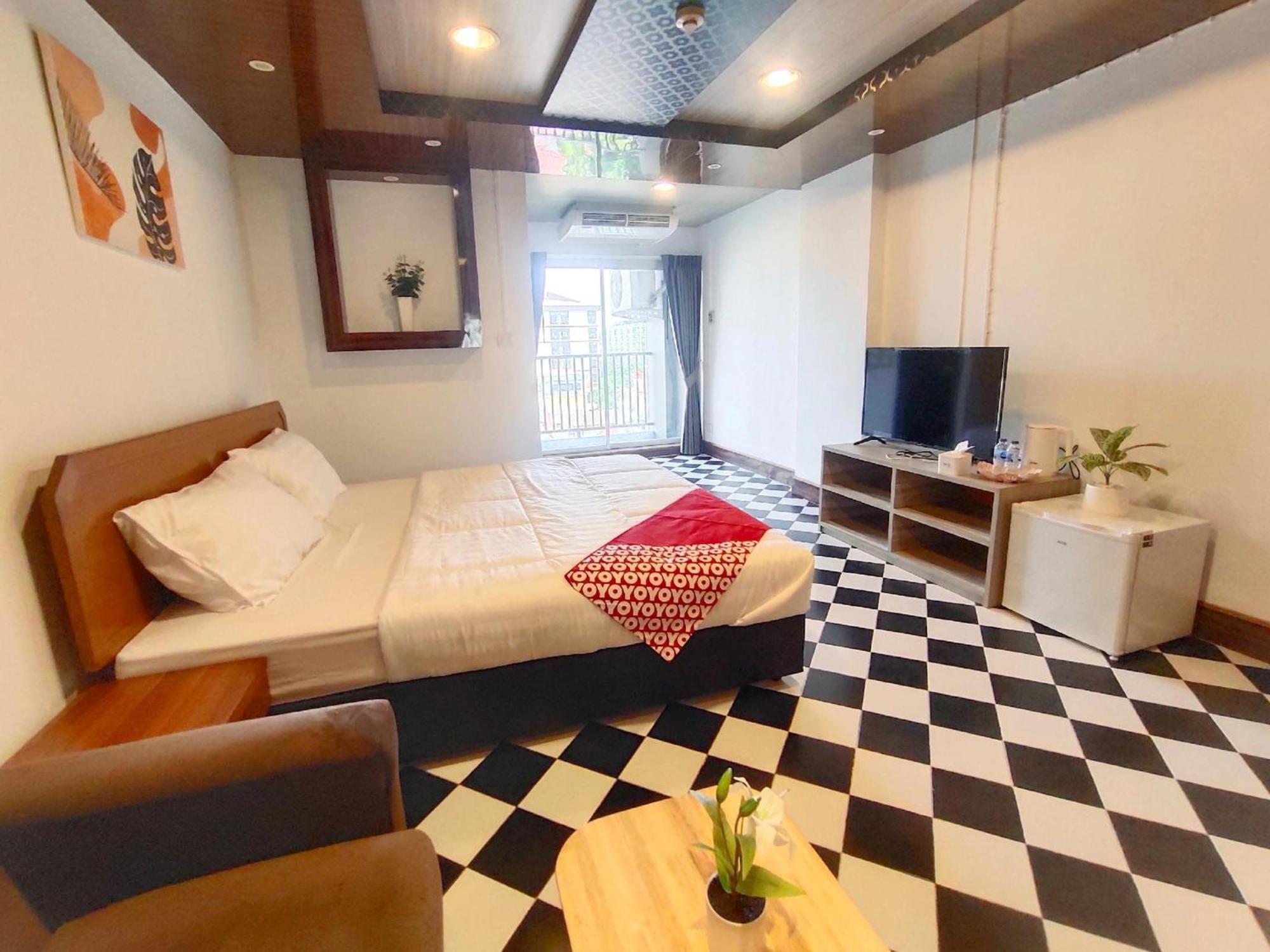 Oyo 75446 Travis Inthamara 49 Hotel กรุงเทพมหานคร ภายนอก รูปภาพ