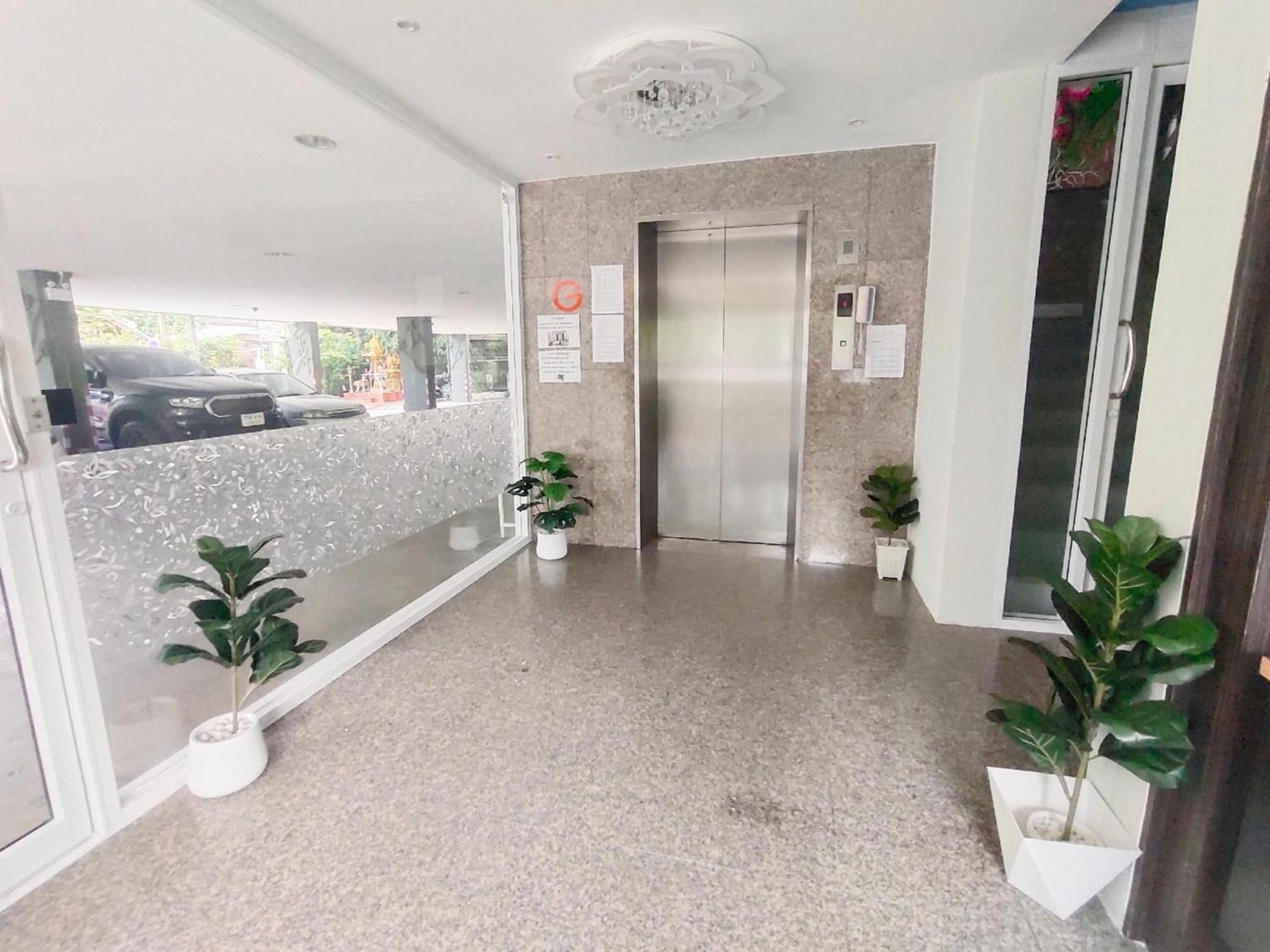 Oyo 75446 Travis Inthamara 49 Hotel กรุงเทพมหานคร ภายนอก รูปภาพ