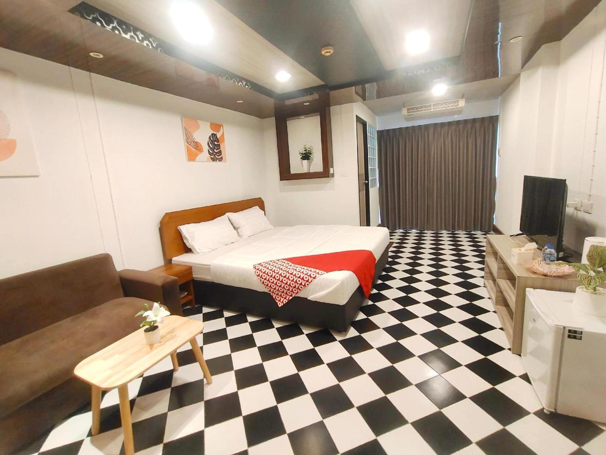 Oyo 75446 Travis Inthamara 49 Hotel กรุงเทพมหานคร ภายนอก รูปภาพ